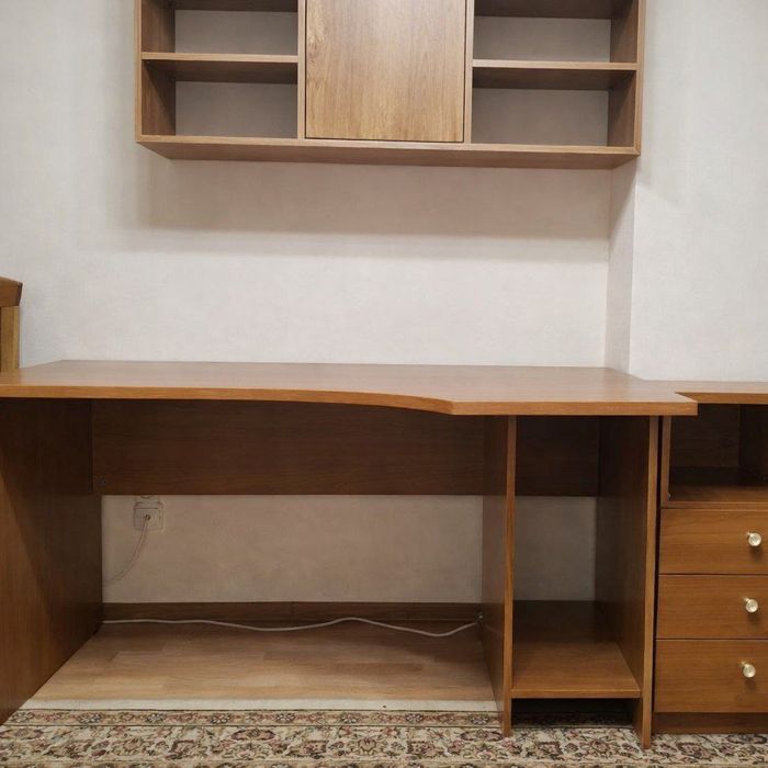 Стол письменный с тумбой