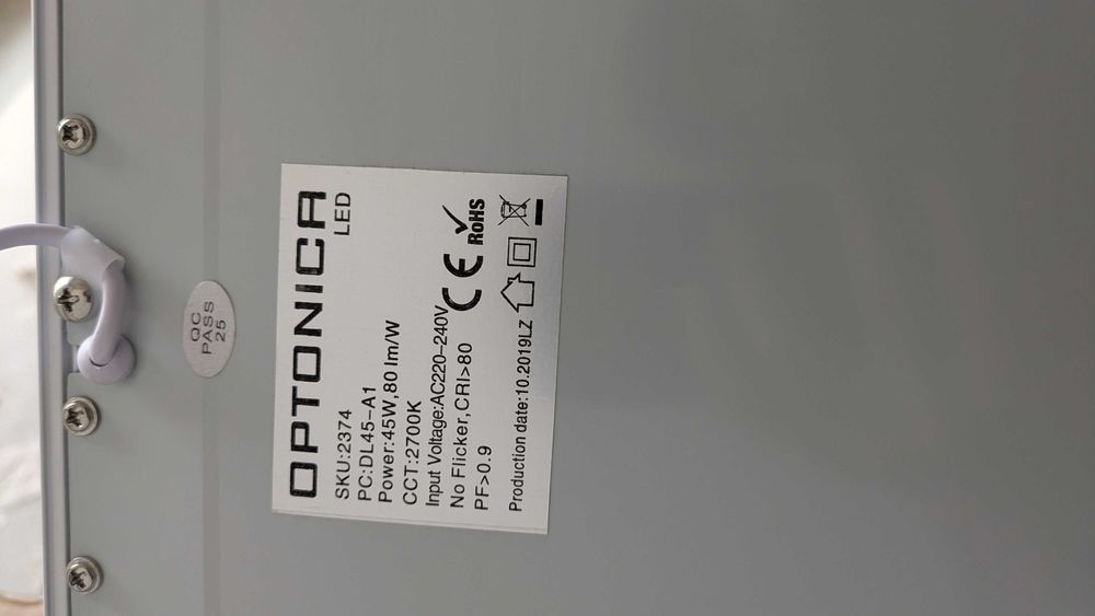 LED панел с топла светлина (2700K) 45W - 7бр. Продават се и отделно.