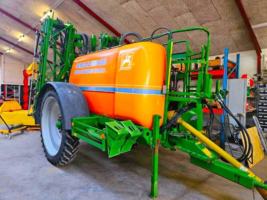 Met erbicidat tractat Amazone UG 3000 NOVA cu 24 m an 2020 Hardi Comander Navigator Rau John Deere Case Claas New Holland Same Deutz Fendt Valtra