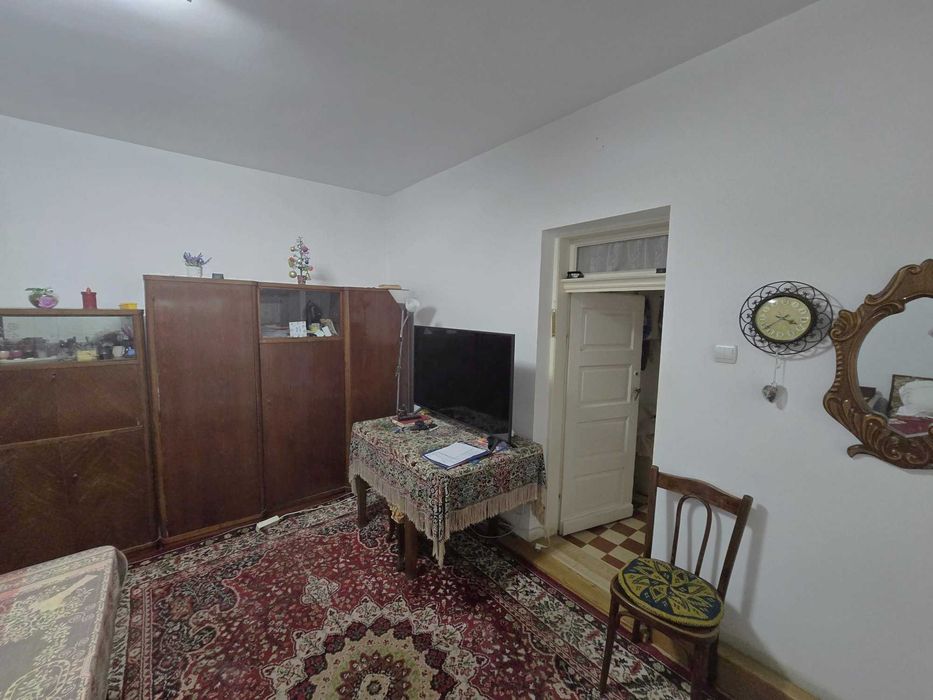 Casă ultracentral Medgidia, 151 mp construiți, teren 200 mp, garaj, curte si 2 magazii.
