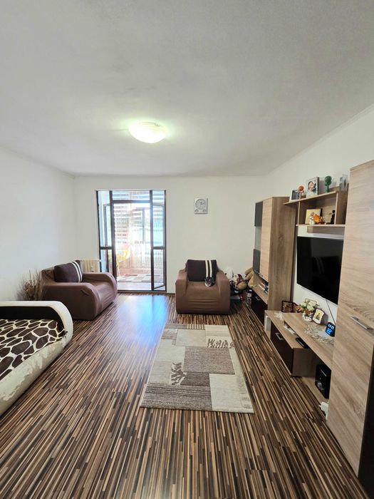 Garsoniera Spatioasa, Mobilata/Utilata, Zona Far