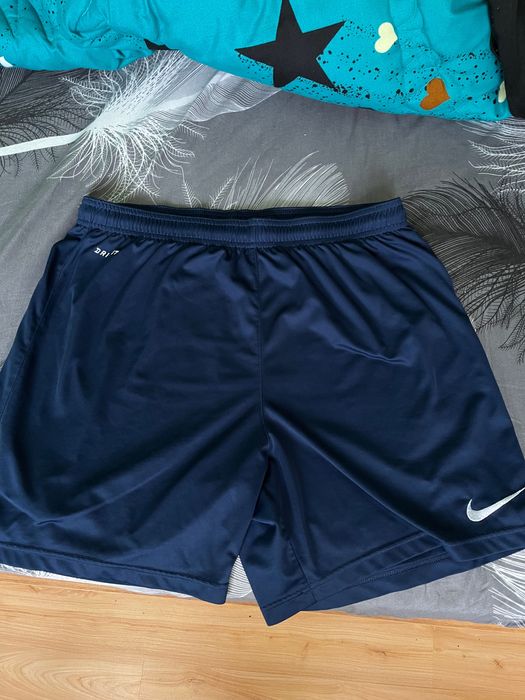 Pantaloni nike scurti