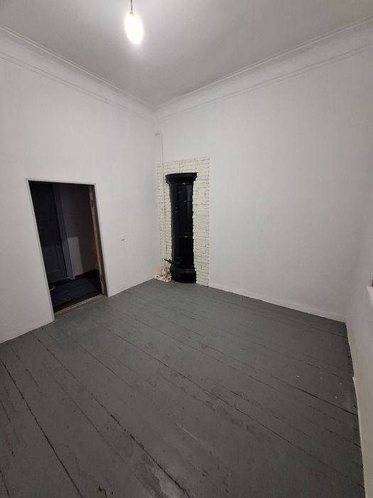 Продаётся 2-х комнатная квартира в центре города Чирчика