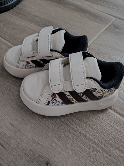 Adidași mărimea 24
