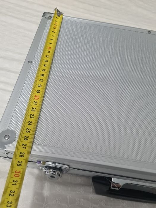 Valiza cu cheii din aluminiu!