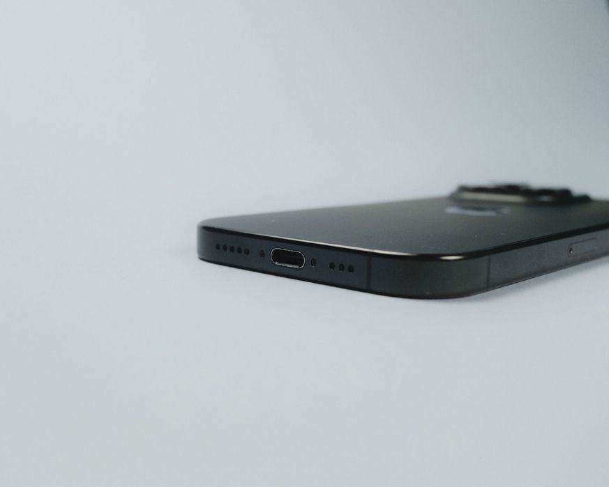 iPhone 16 Pro 128GB Black Titanium 90% Battery Отличен