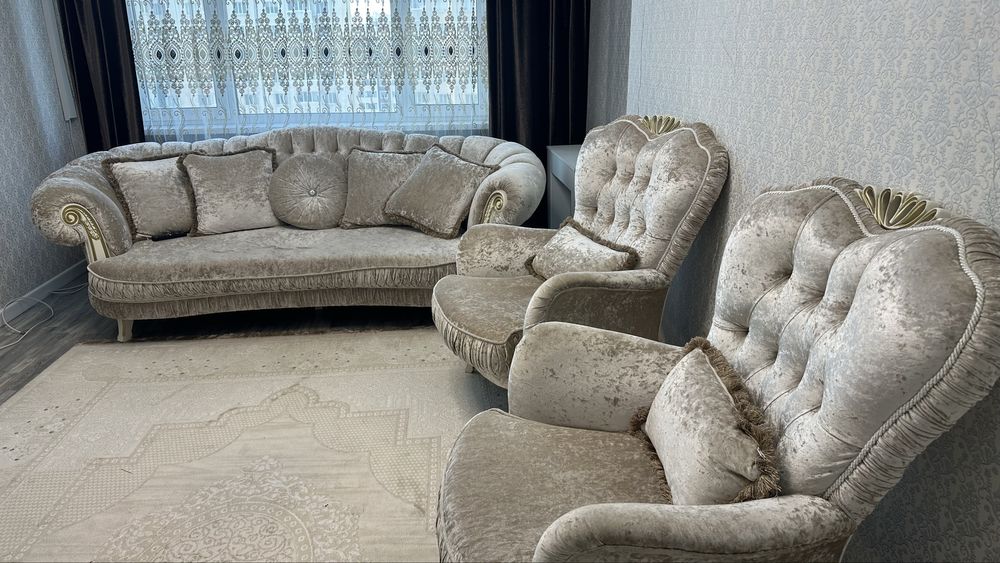 Продам диван с креслами