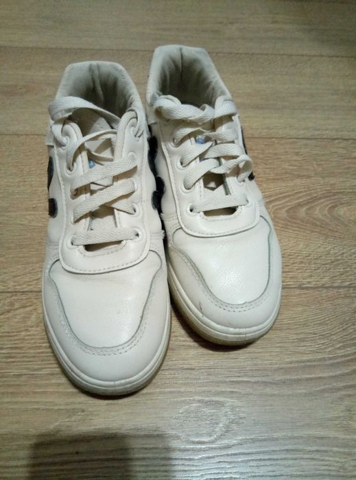 Кожаные кроссовки