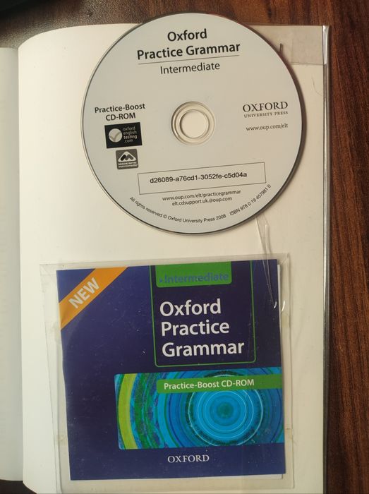 Продавам учебник Oxford practice grammar
