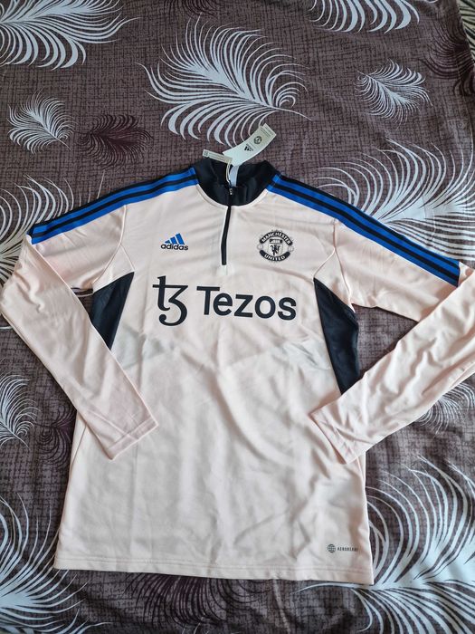 Тренировъчно горнище на Manchester united