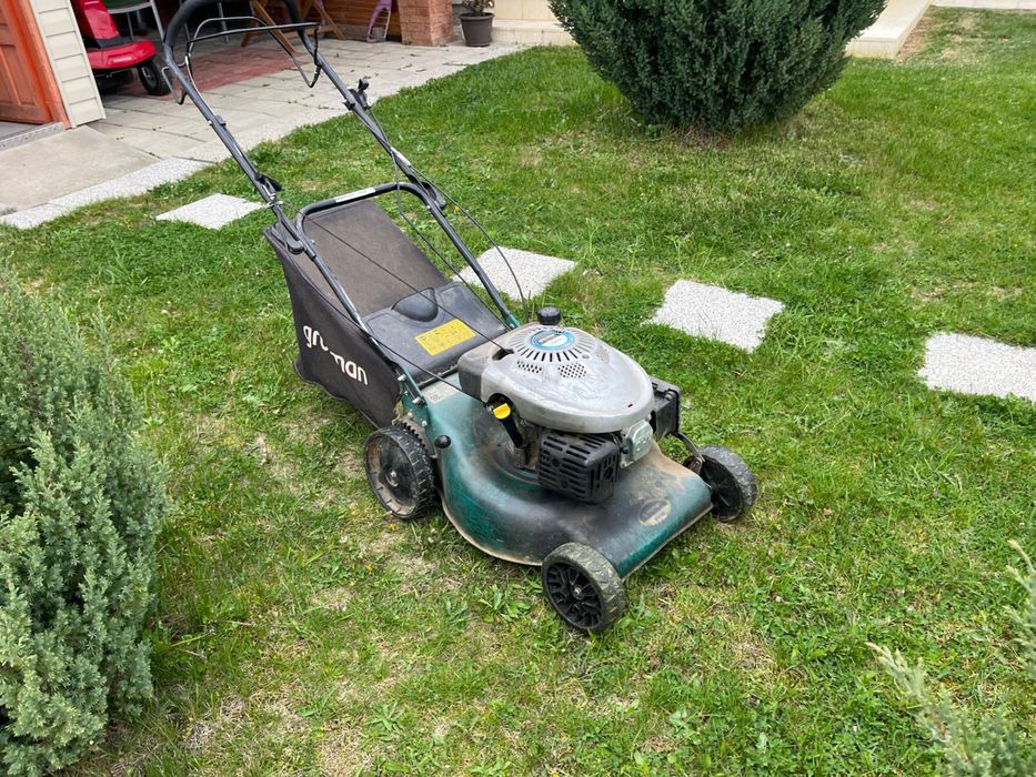 Masina de tuns iarba