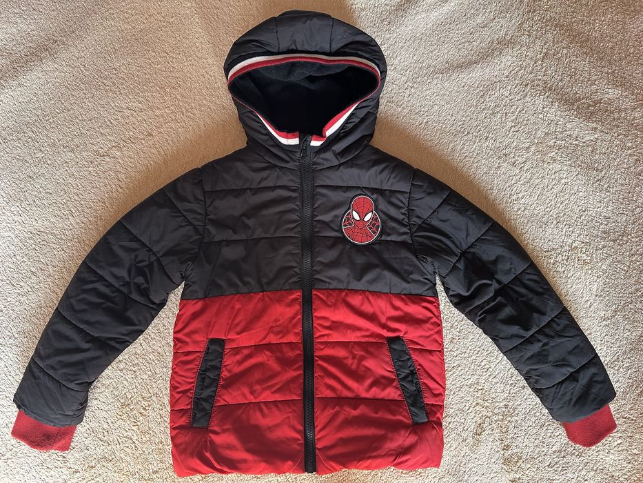 В отличном состоянии демисезонная куртка Человек-Паук