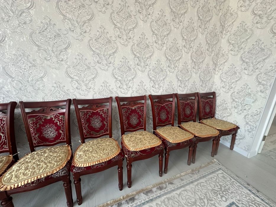 Продам стол со стульями 14 шт