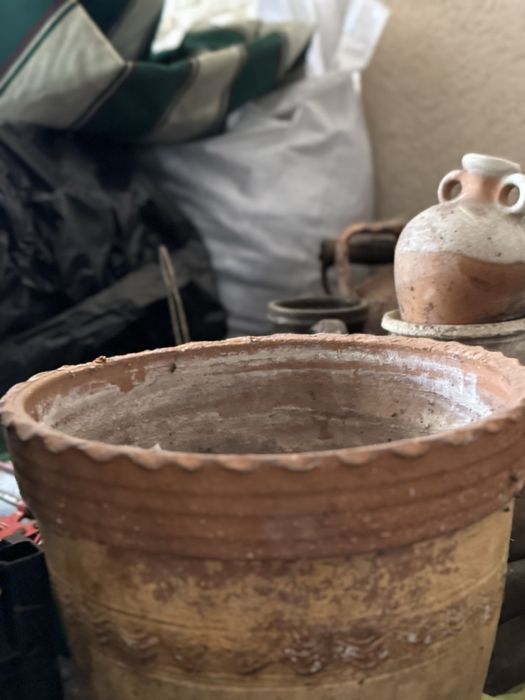 Ретро делви, бъклица, кашпи и бардуци