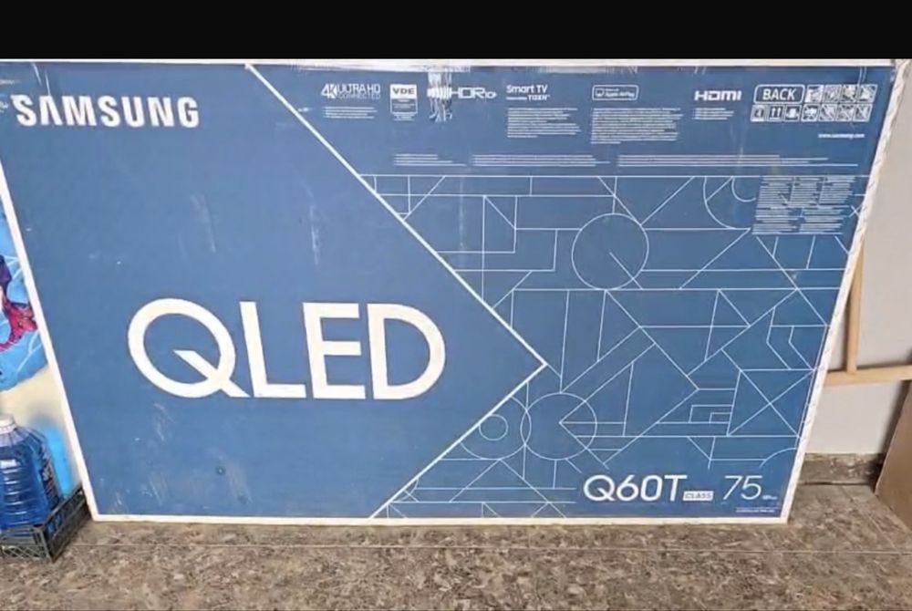 Телевизор  очень  большой