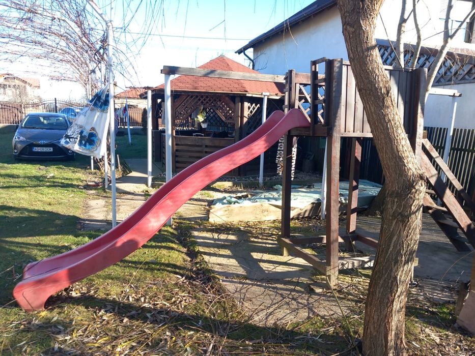 Loc joaca cu tobogan