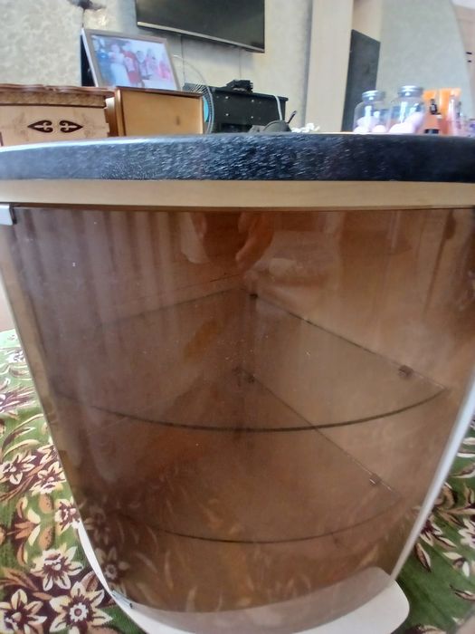 Продам столик с зеркалом