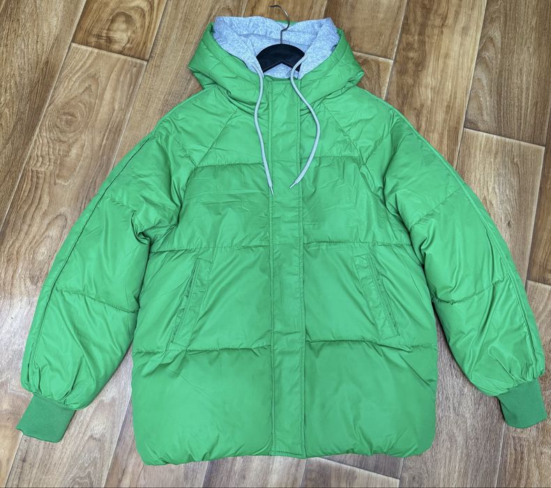 Яркая зимняя курточка