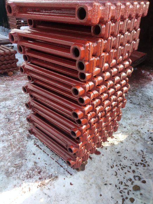 Продаем чугунные батареи отопления.