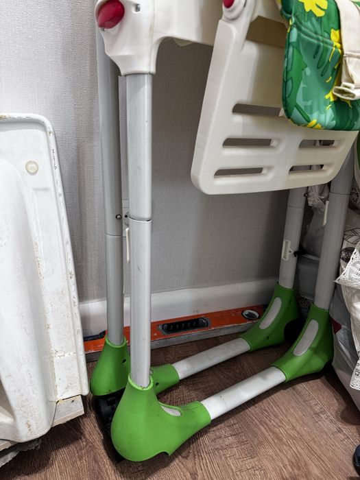 Продам детский стульчик chicco