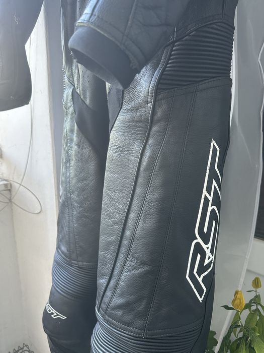 Екип Rst R-sport