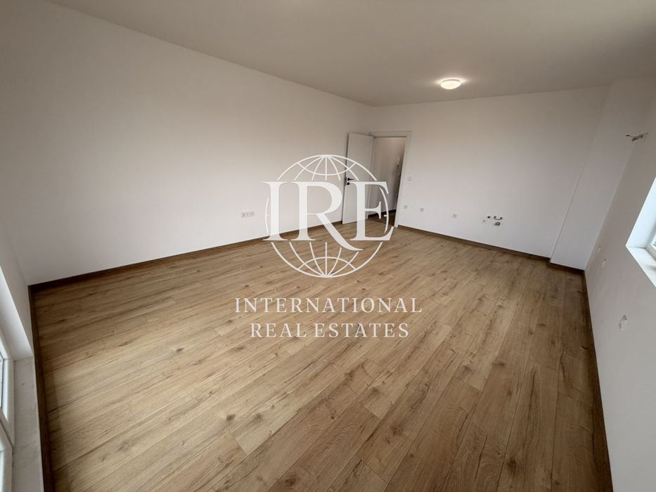 Продава се Двустаен апартамент в Варна, Възраждане 3 - 72 кв.м за 1027 €/кв.м - Снимка #1
