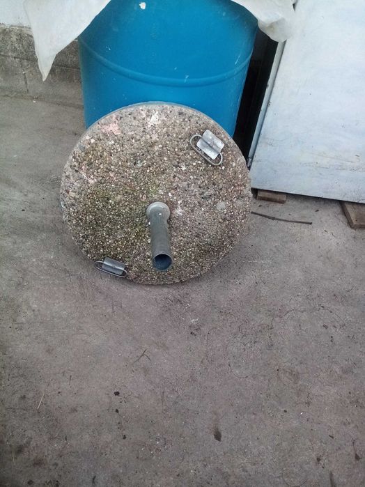 Бетона стойка за чадър