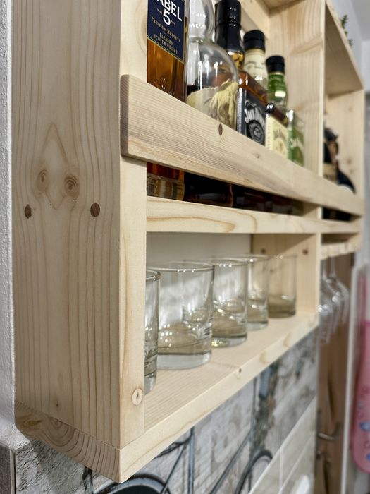 Raft bar din lemn  pentru băuturi – suport sticle și pahare vin