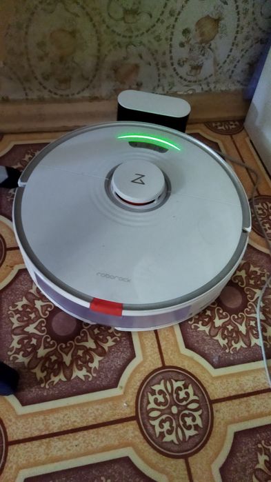 Продаю пылесос робот почти новый