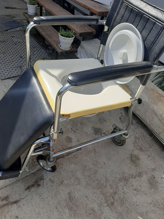 Scaun mobil /wc pentru persoane cu deficienta