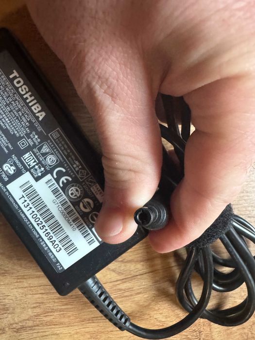 Оригинално зарядно за лаптоп TOSHIBA 19V 3.42A 65W