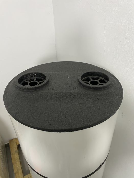 Boiler cu pompa de caldura de 110 litri pentru apa calda menajera