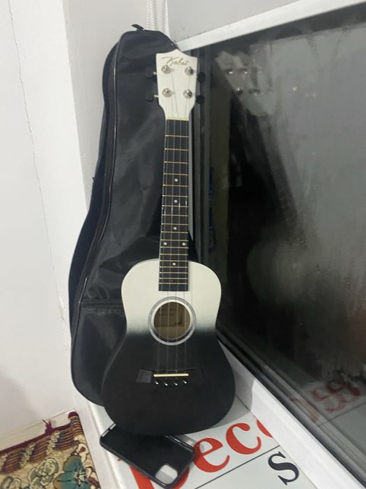 укелеле гитара маленкий