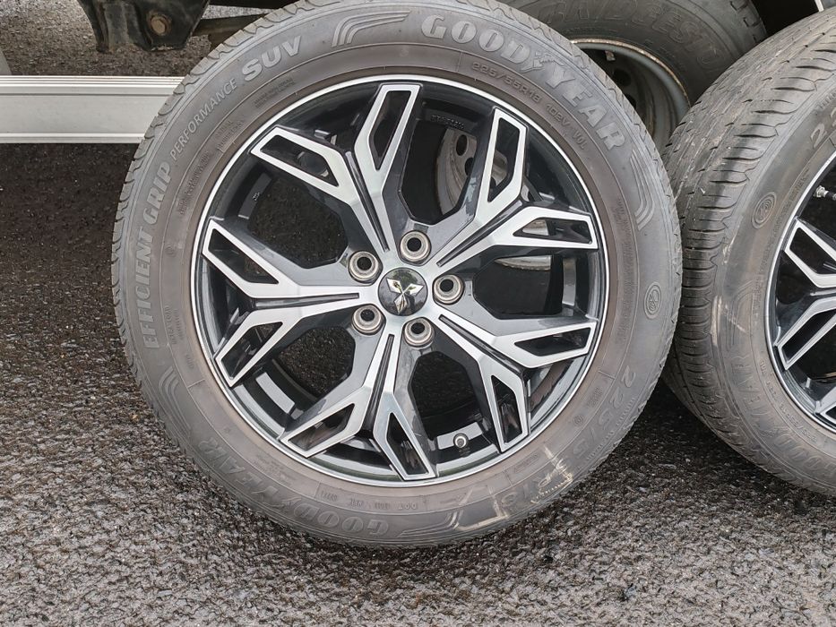 Mitsubishi Eclipse 225/55/18