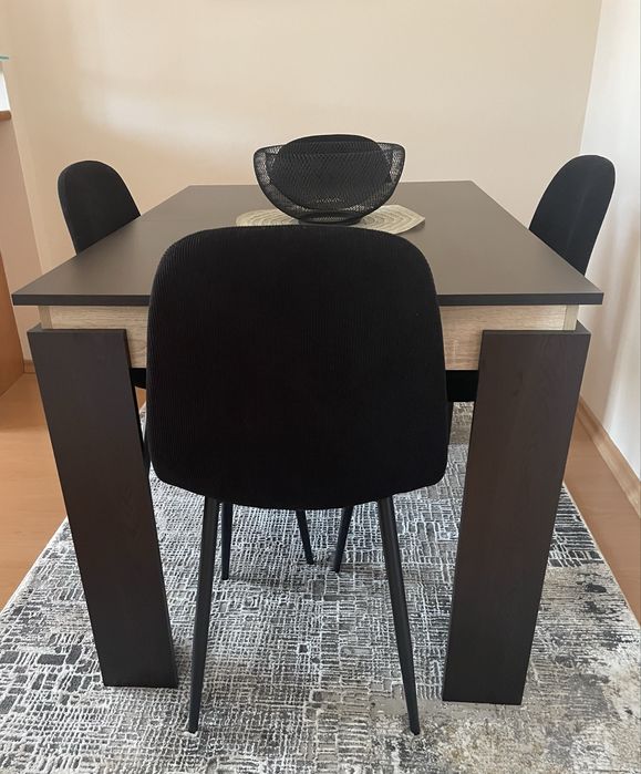Трапезна маса+4 бр.столове(като нови)