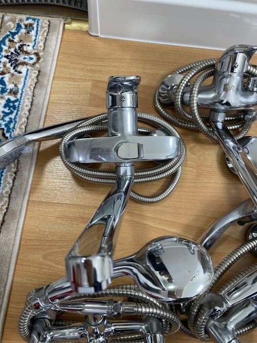 Продаются смесители для душевой