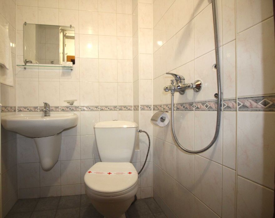 Хотел с басейн в с. Балани, общ. Габрово