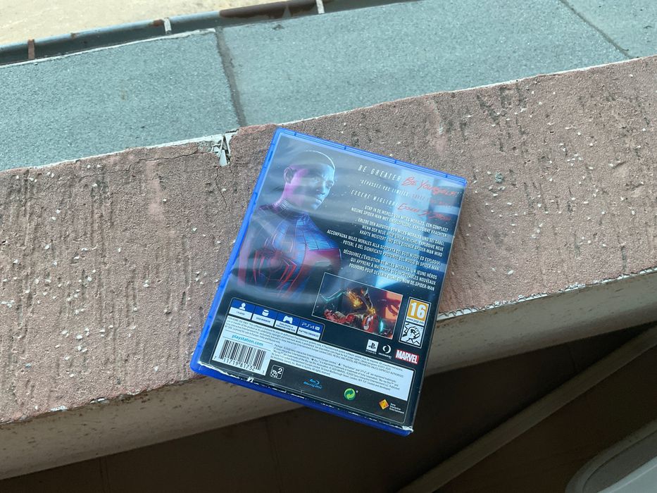 Игра за конзола за ps4 spider man miles morales