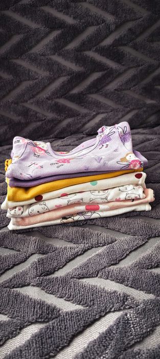 Продавам дрешки, обувки, сандали за момиченце на 06-2г