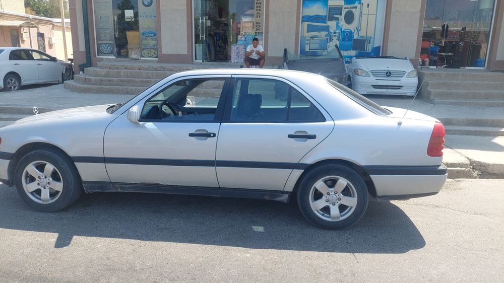 Mersenes benz 1992год