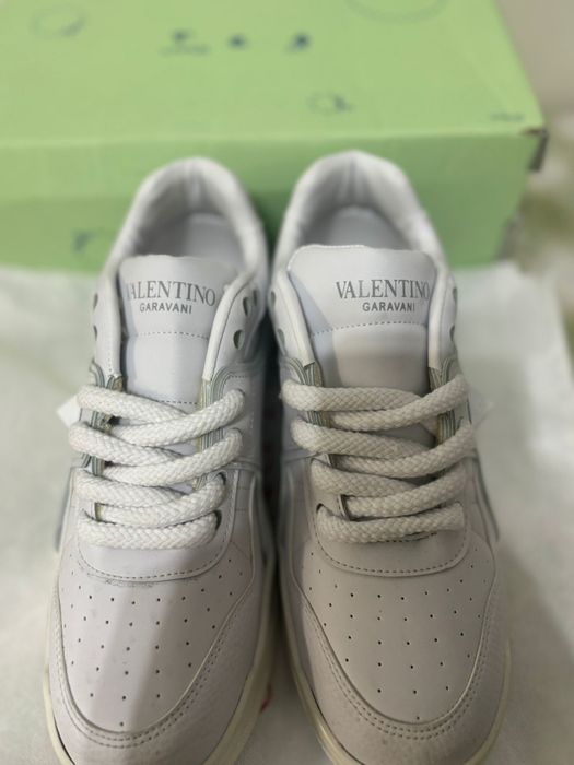 Adidasi Valentino albi 40