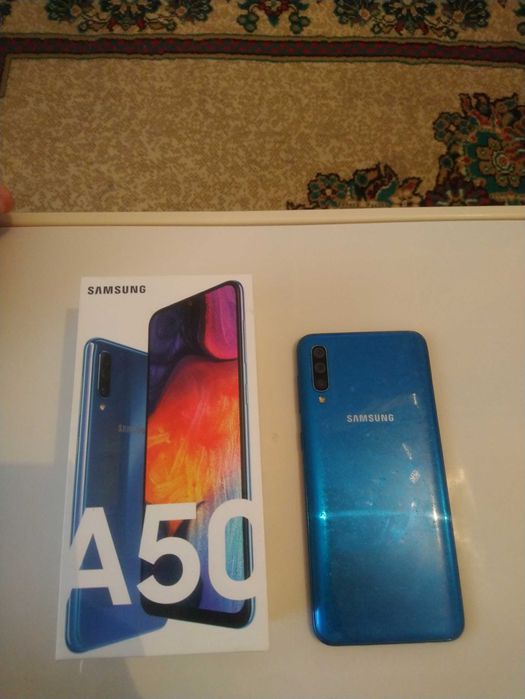 Самсунг А50 в хорошом состояние