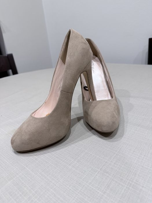 Обувки на висок ток с платформа