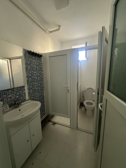 Inchiriez apartament  strada Republicii Tg Jiu