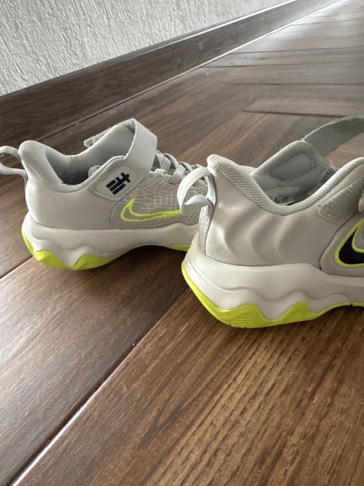 Nike маратонки  29.5
