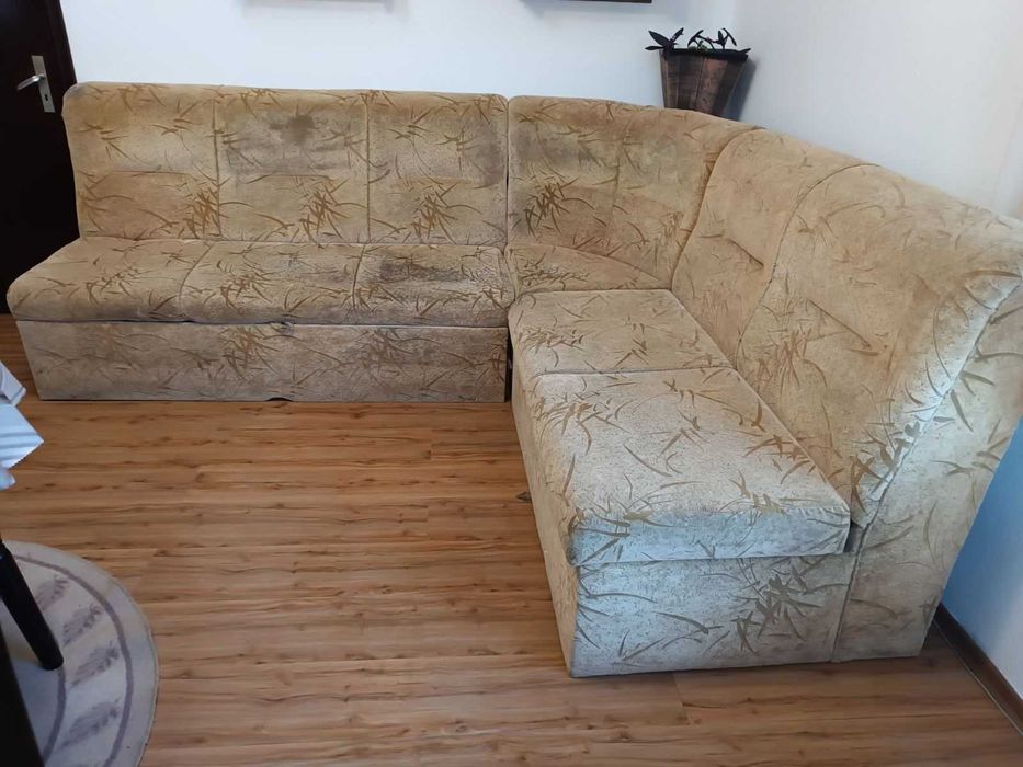 Продавам ъглов диван