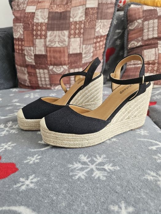 Sandale de vara cu platforma noi marime 39