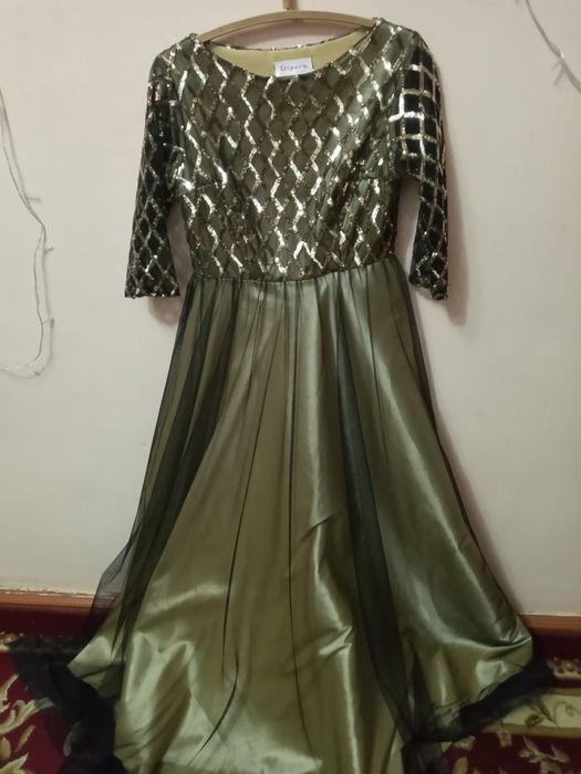 Женская вечерняя платия