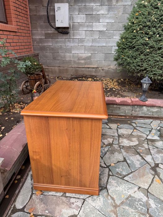 Стол деревянный с креслом