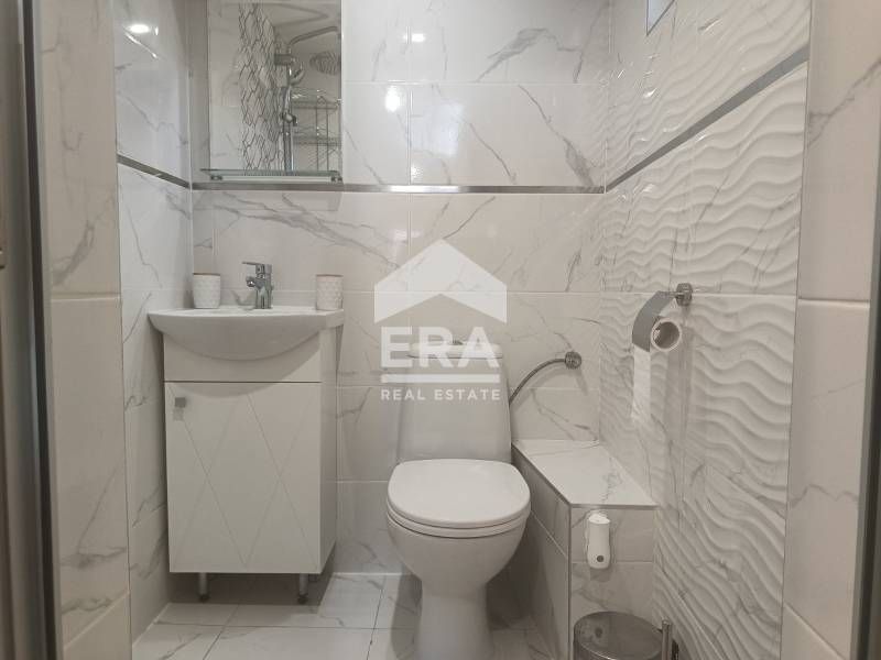 Дава се под наем Едностаен апартамент в Варна, Център - 18 кв.м за 255 € - Снимка #3